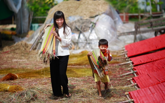 Tham quan làng chiếu Định Yên - làng nghề trăm tuổi nổi tiếng Miền Tây