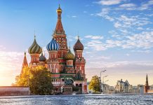 Du lịch Nga sẽ thấy thánh đường Saint Basil như một ngọn lửa bùng cháy du lich Nga